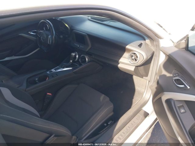 2019 CHEVROLET CAMARO 1G1FB1RX8K0112793 Photo 4
