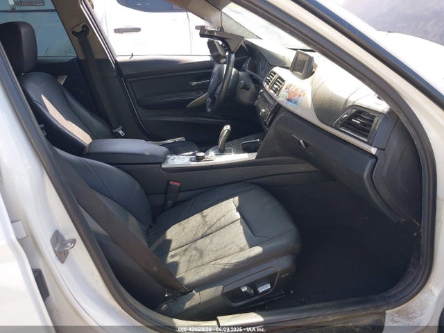 WBA8E1G30HNU16832 BMW 2017