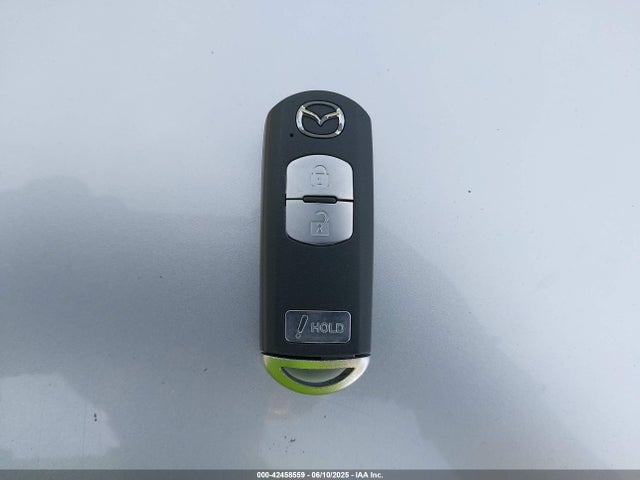 3MZBN1M38JM173555 Mazda py