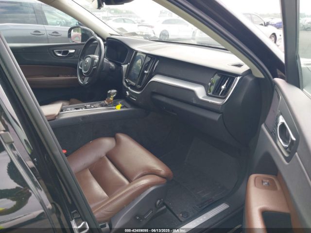 2019 VOLVO XC60 LYV102RK9KB197552 Photo 4