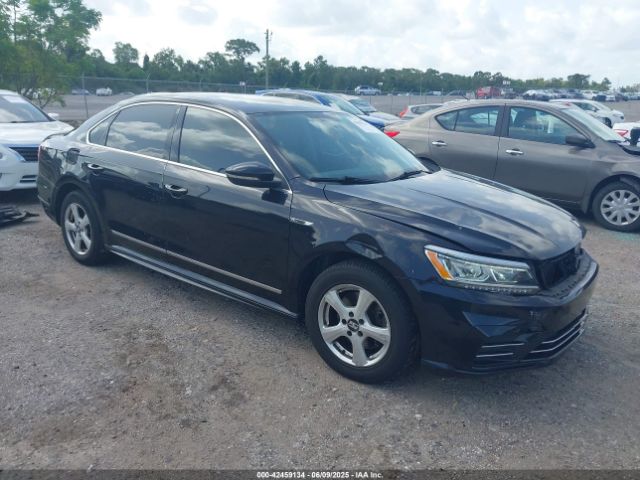 2017 VOLKSWAGEN PASSAT 1VWDT7A34HC047520