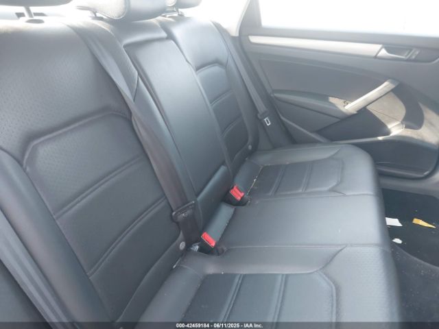 1VWAT7A36EC070330 Volkswagen Passat 1.8t Wolfsburg Edition