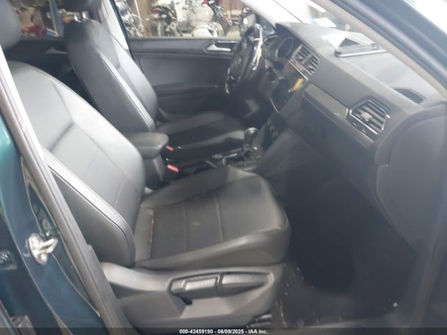 2018 VOLKSWAGEN TIGUAN 3VV2B7AX3JM133326 Photo 4