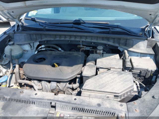 KM8J3CA46HU476445 Hyundai TUCSON SE