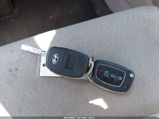 KM8J3CA46HU476445 Hyundai TUCSON SE