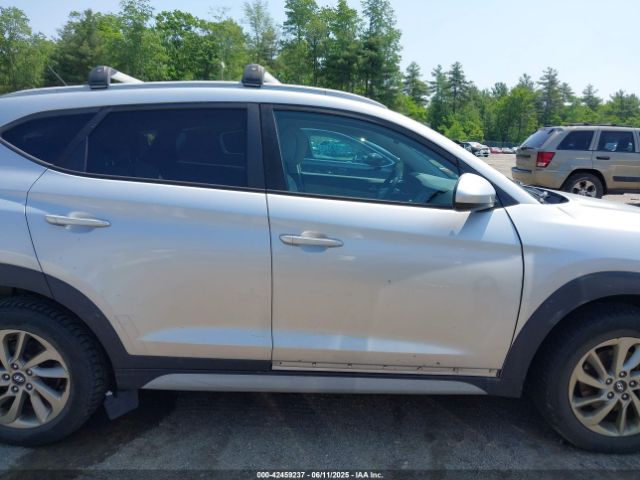 KM8J3CA46HU476445 Hyundai TUCSON SE