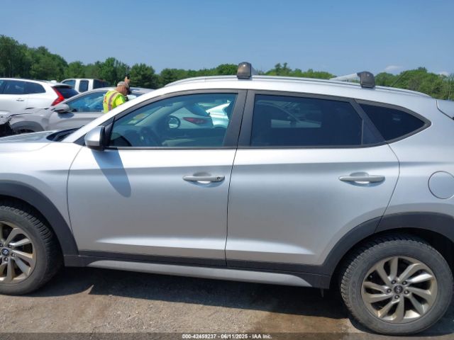 KM8J3CA46HU476445 Hyundai TUCSON SE