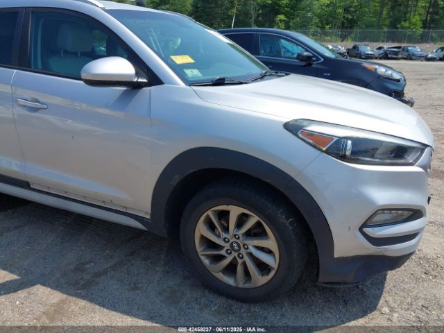 KM8J3CA46HU476445 Hyundai TUCSON SE