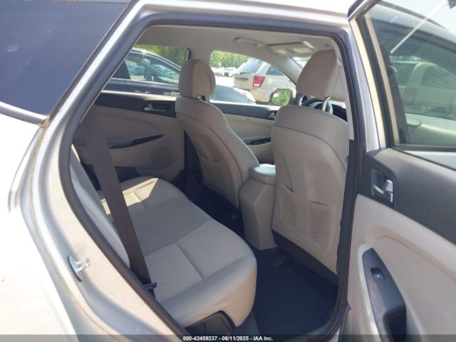 KM8J3CA46HU476445 Hyundai TUCSON SE