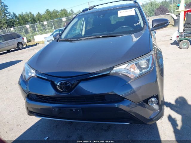 JTMRFREV3JD230723 Toyota Rav4 Xle