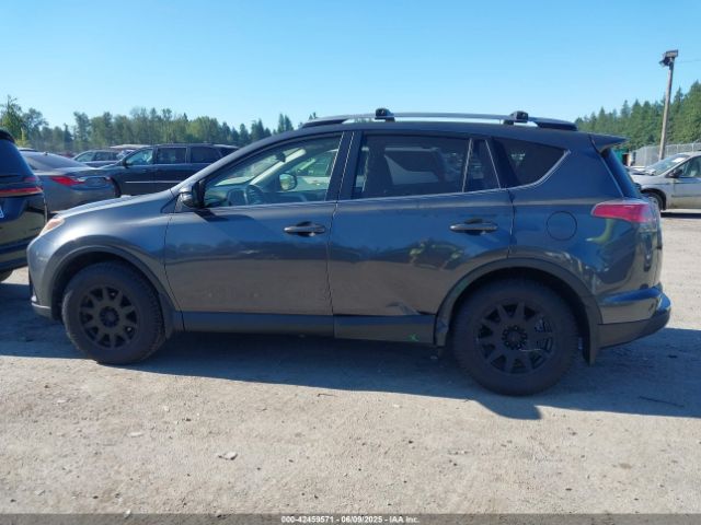 JTMRFREV3JD230723 Toyota Rav4 Xle