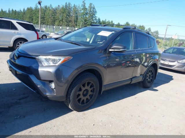 JTMRFREV3JD230723 Toyota Rav4 Xle