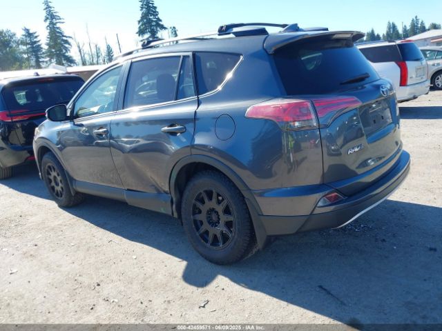 JTMRFREV3JD230723 Toyota Rav4 Xle