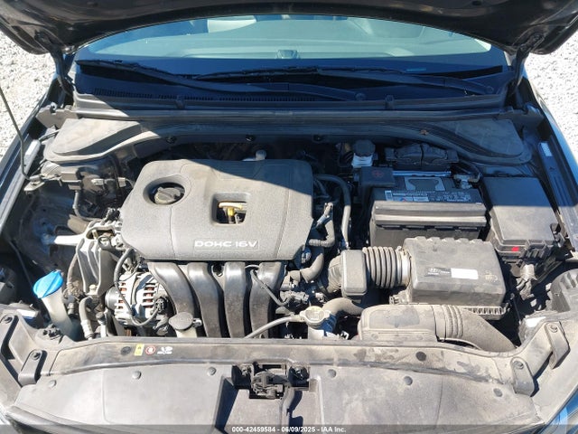 KMHD84LF2HU415581 Hyundai ELANTRA SE