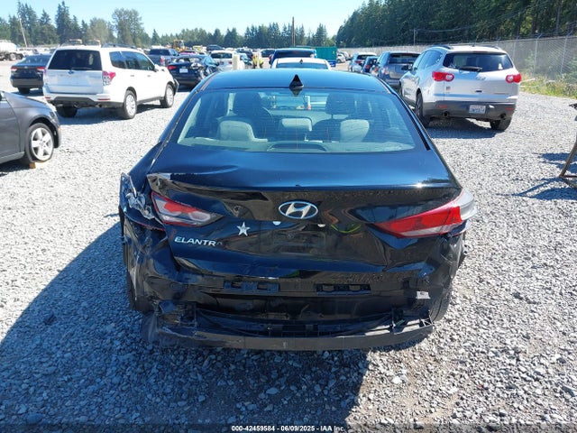 KMHD84LF2HU415581 Hyundai ELANTRA SE