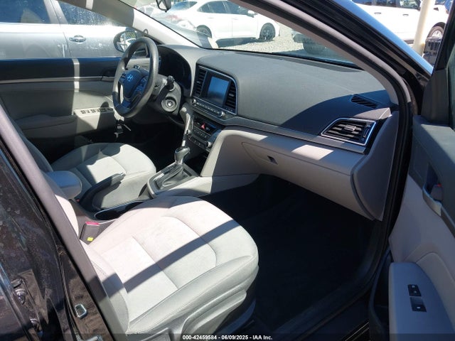 KMHD84LF2HU415581 Hyundai ELANTRA SE
