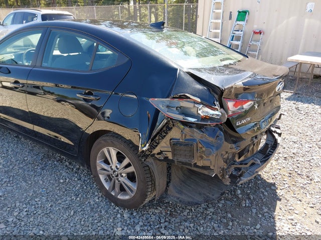 KMHD84LF2HU415581 Hyundai ELANTRA SE