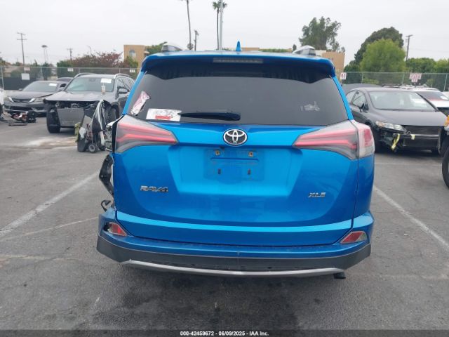 JTMWFREV8GD087120 Toyota Rav4 Xle