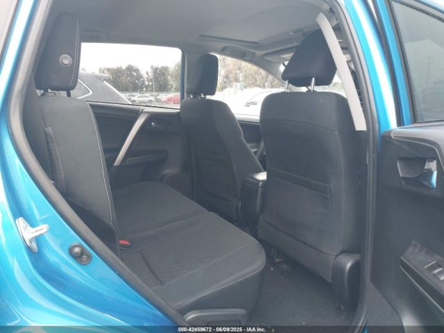 JTMWFREV8GD087120 Toyota Rav4 Xle