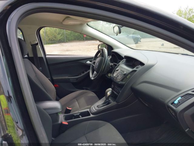 1FADP3K24JL309621 Ford FOCUS SE