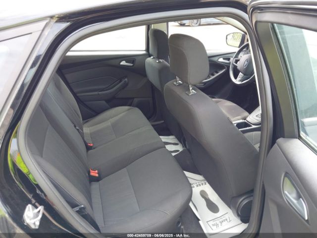 1FADP3K24JL309621 Ford FOCUS SE