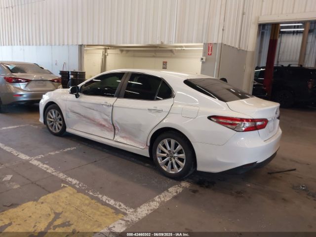 2018 TOYOTA CAMRY 4T1B11HK8JU098444 Photo 2