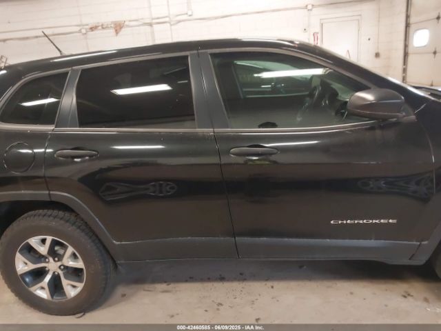 1C4PJMAB8FW764171 Jeep Cherokee Sport