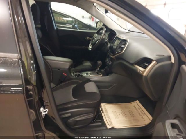 1C4PJMAB8FW764171 Jeep Cherokee Sport