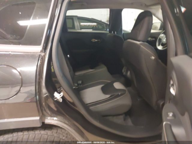 1C4PJMAB8FW764171 Jeep Cherokee Sport