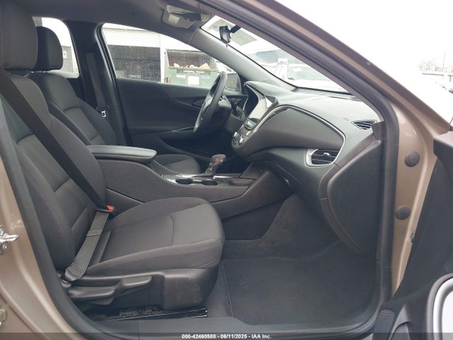 1G1ZD5ST9SF152271 Chevrolet Malibu Fwd 1lt
