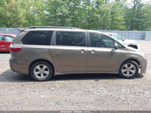 5TDKZ3DCXJS903114 Toyota Sienna Le 8 Passenger