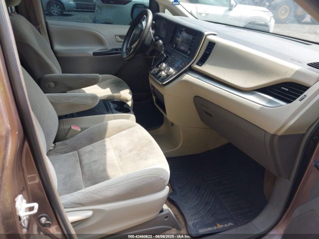 5TDKZ3DCXJS903114 Toyota Sienna Le 8 Passenger