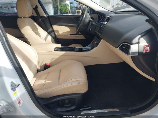 2017 JAGUAR XE SAJAE4BG5HA951325 Photo 4