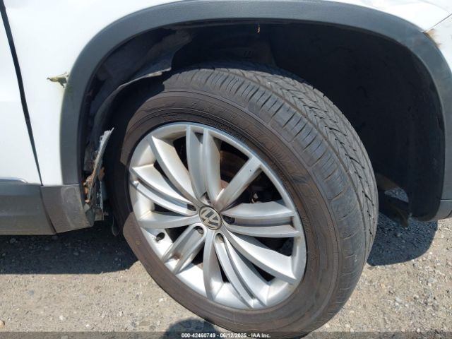 WVGBV7AX9GW529044 Volkswagen Tiguan