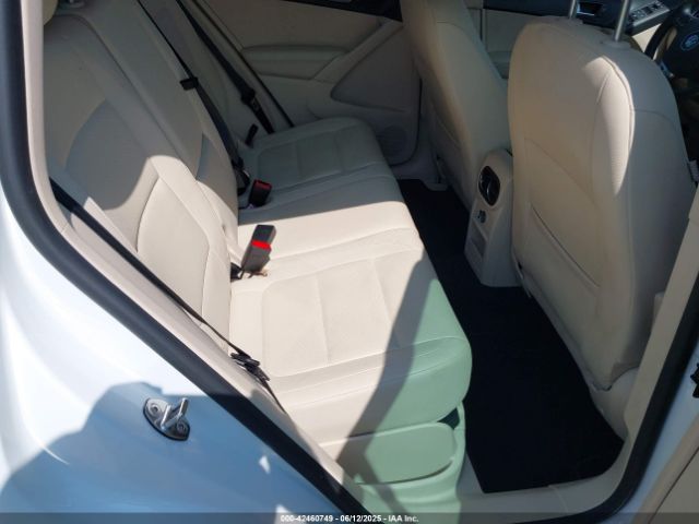 WVGBV7AX9GW529044 Volkswagen Tiguan