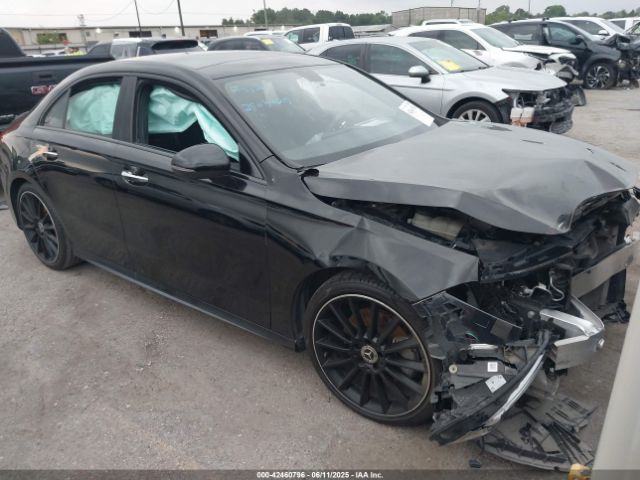 2022 MERCEDES-BENZ A 220 W1K3G4EB8NJ337680