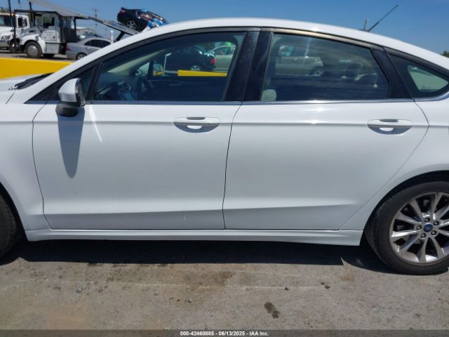 3FA6P0HD2HR313811 Ford Fusion