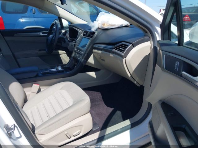 3FA6P0HD2HR313811 Ford Fusion