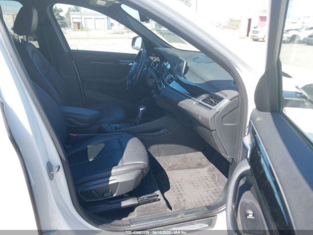 2018 BMW X1 WBXHT3C38J5L27142 Photo 4