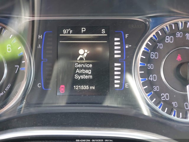 1C3CCCAB2GN154779 Chrysler 2016