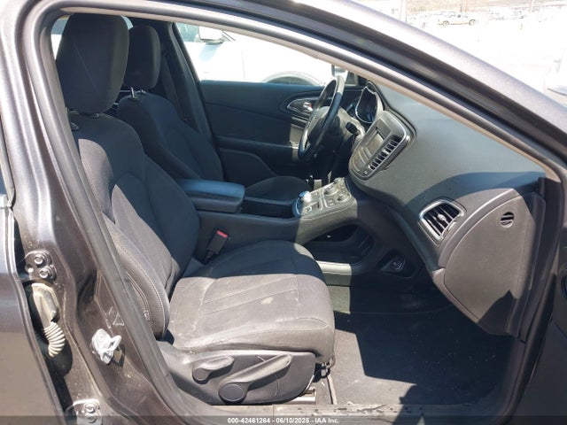 1C3CCCAB2GN154779 Chrysler 2016