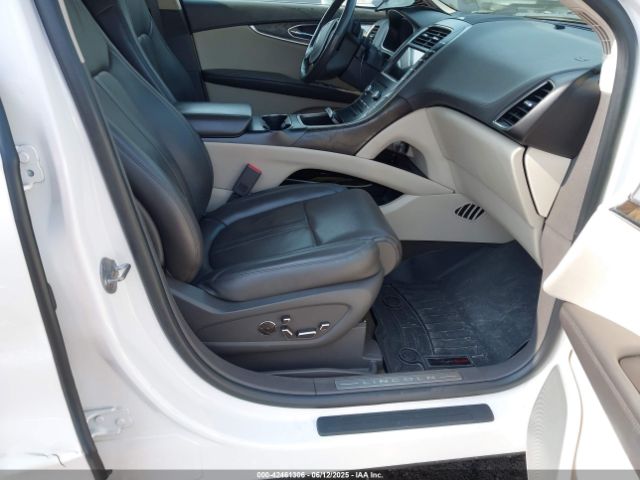 2019 LINCOLN NAUTILUS 2LMPJ8LP2KBL18626 Photo 4