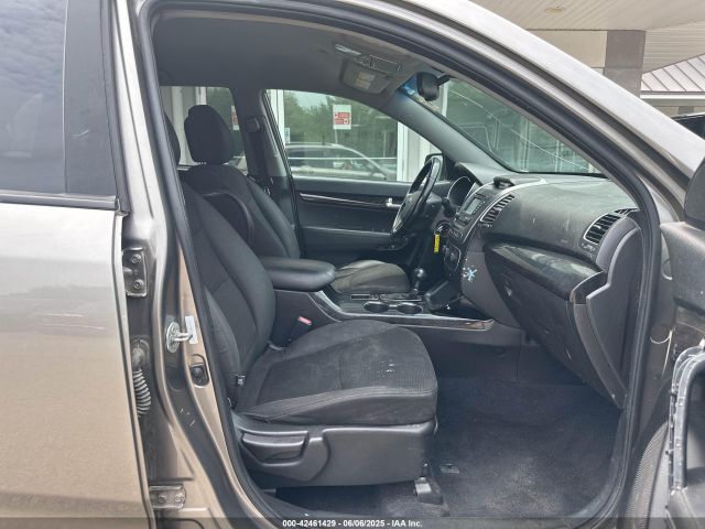5XYKT4A68EG429673 KIA SORENTO LX