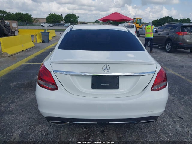 55SWF4JB8HU216366 Mercedes-Benz C 300 Luxury/sport