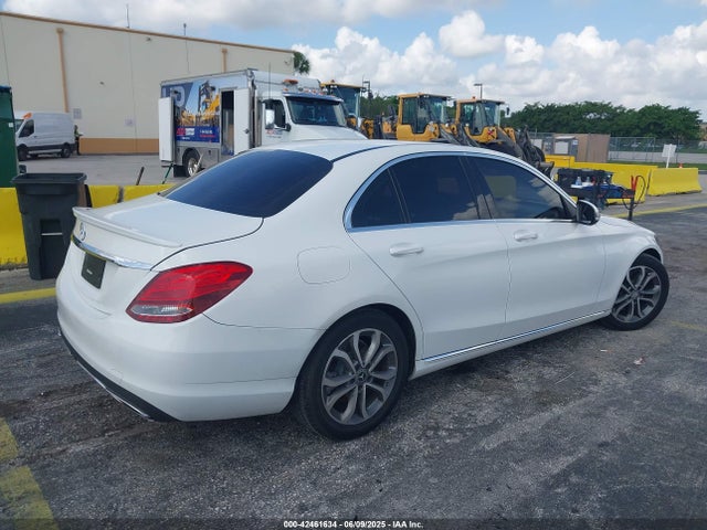 55SWF4JB8HU216366 Mercedes-Benz C 300 Luxury/sport