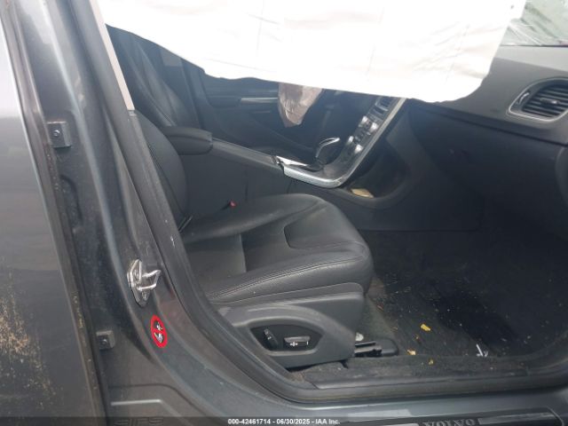 2017 VOLVO V60 YV140MEK6H1343947 Photo 4