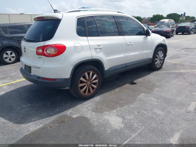 2011 VOLKSWAGEN TIGUAN WVGAV7AX9BW514225 Photo 3