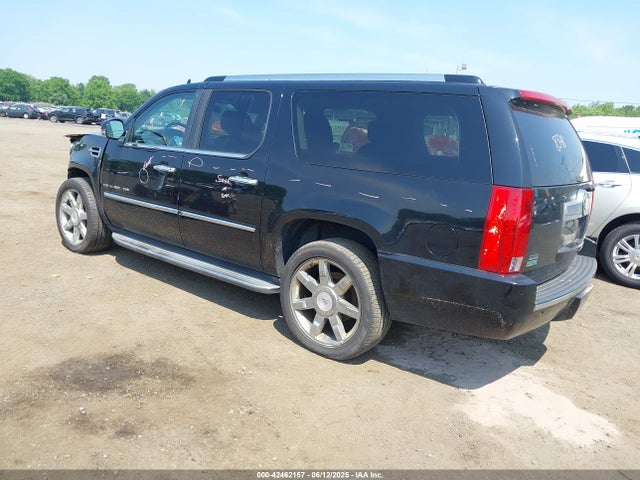 2011 CADILLAC ESCALADE ESV 1GYS4HEFXBR198426 Photo 2