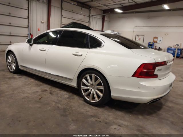 2018 VOLVO S90 LVY992ML8JP033620 Photo 2