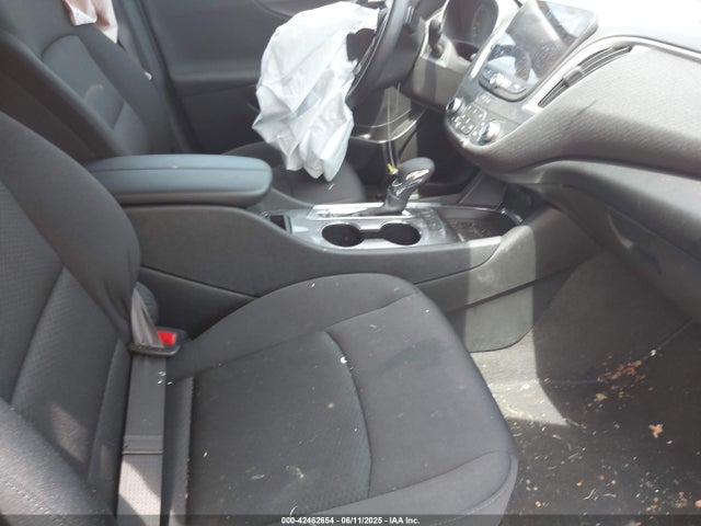 1G1ZD5STXSF125922 Chevrolet Malibu Fwd 1lt